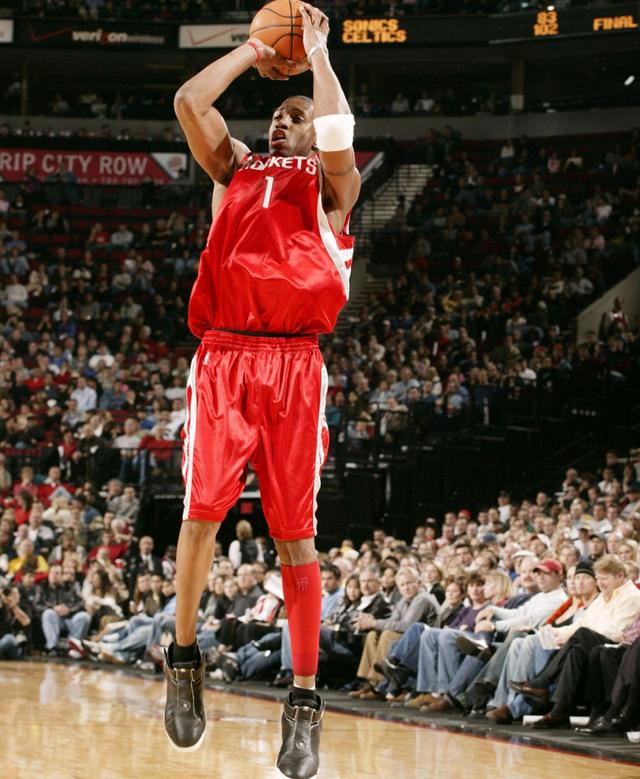 三分球4中3，姜伟泽展现（姜伟泽三分4投3中，手感火热）