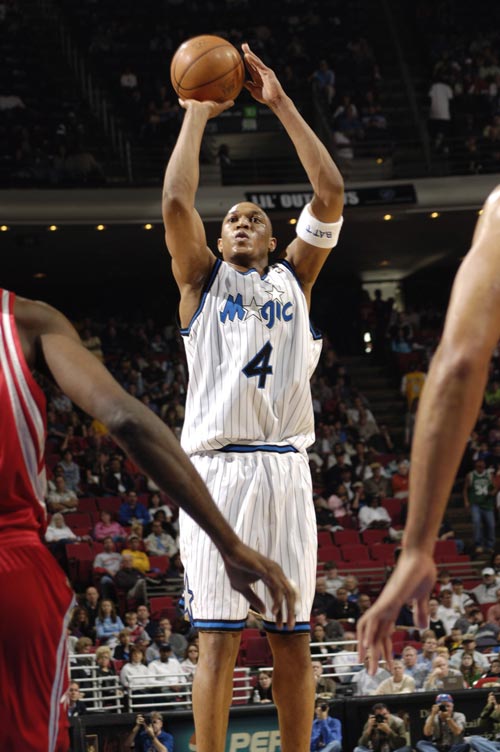 NBA战报：库里28分9板6助，勇士119-116险胜太阳（勇士119-116险胜太阳，库里贡献28分9篮板6助攻）