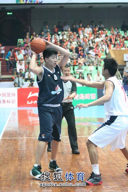 真蓝白，雷克瑟姆发布致敬巴塔哥尼亚威尔士移民的二客球衣（雷克瑟姆推出蓝白配色第二客场球衣：致敬巴塔哥尼亚威尔士移民）