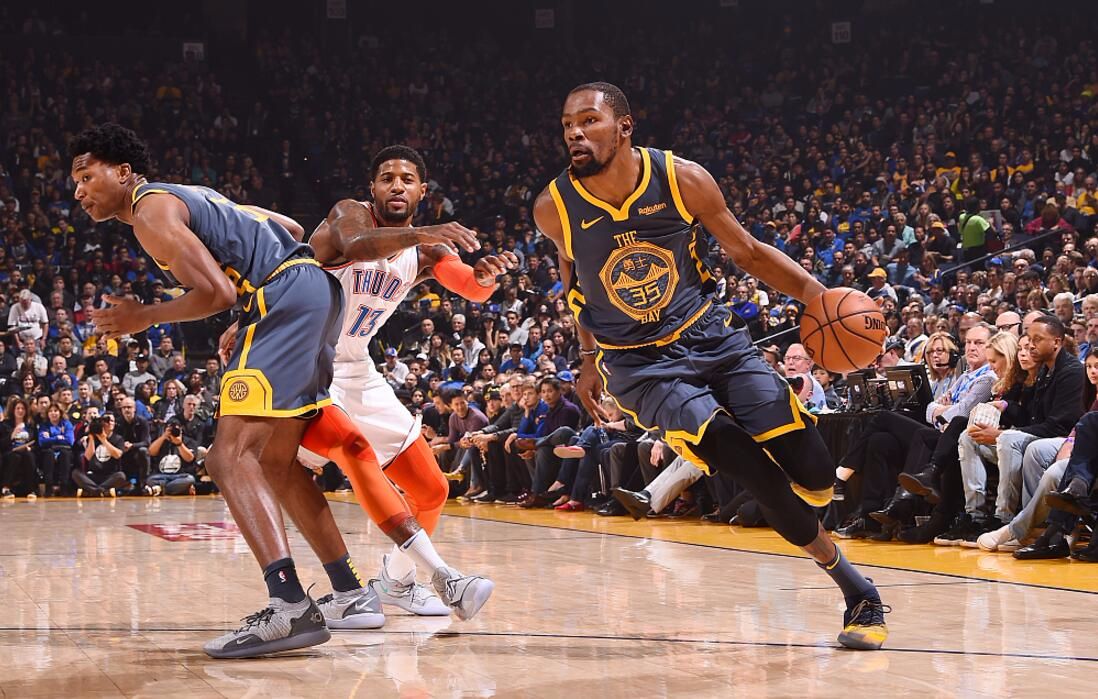 扎戈：托蒂睡觉打呼噜还说梦话；吐西蒙尼口水是因他故意挑衅（扎戈爆料：托蒂睡觉会打呼也会说梦话；向西蒙尼吐口水因其刻意挑衅）