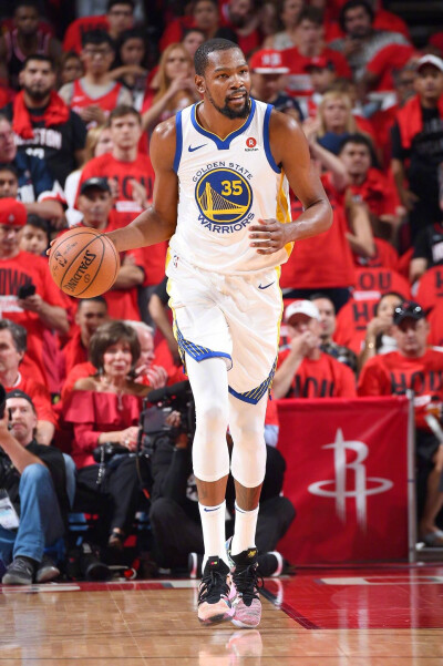 这深度！文班亚马缺阵期间 马刺阵中已有4人单场砍下30+（马刺深度拉满：文班亚马缺阵期已有4人单场30+）