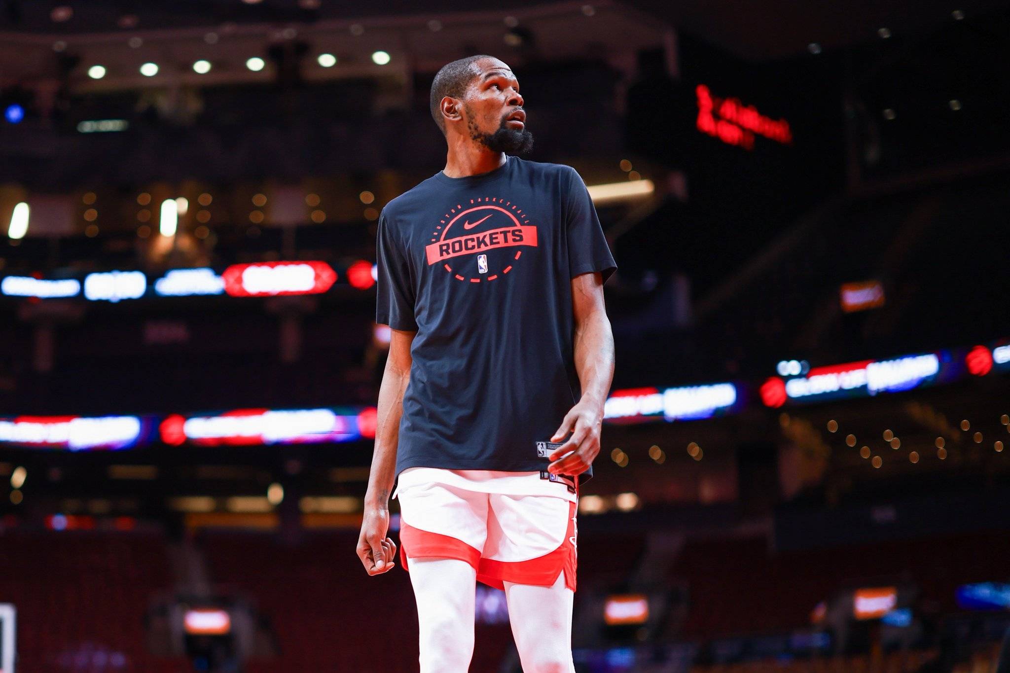 此前对阵拜仁时扭伤左膝，努诺-门德斯本周四恢复了训练（此前战拜仁左膝扭伤，努诺-门德斯已于周四复训）