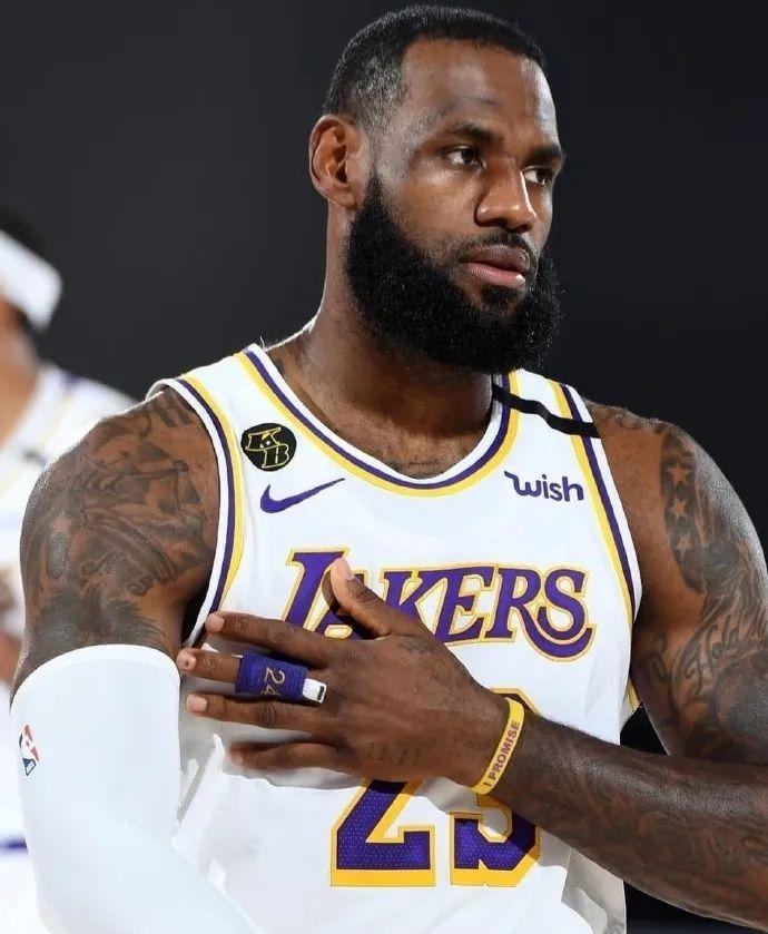 齐达内空降上海！回应 “齐玄宗” 标签，揭秘欧冠三连真相（齐达内现身上海！直面“齐玄宗”外号，解密欧冠三连冠背后的真相）