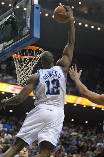 糟透了，詹姆斯-33正负值创湖人生涯新低，也是其生涯第三低（詹姆斯正负值-33刷新湖人时期最低，同时也是其职业生涯第三低）