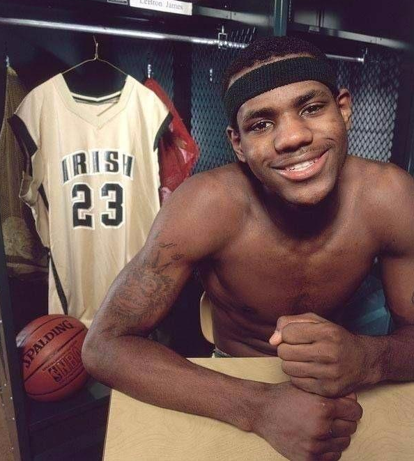 世体：巴萨内部认为买不起阿尔瓦雷斯，将重点收购凯恩（世体：巴萨自认无力引进阿尔瓦雷斯，转而主攻凯恩）