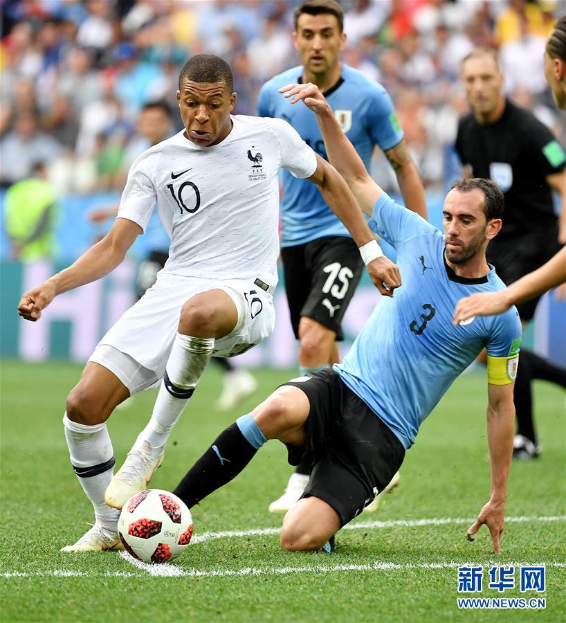 维尔茨闪耀英超！利物浦新星如何策动首球并当选最佳球员？（英超之夜他最耀眼！利物浦新星维尔茨如何导演首开纪录并加冕全场最佳？）