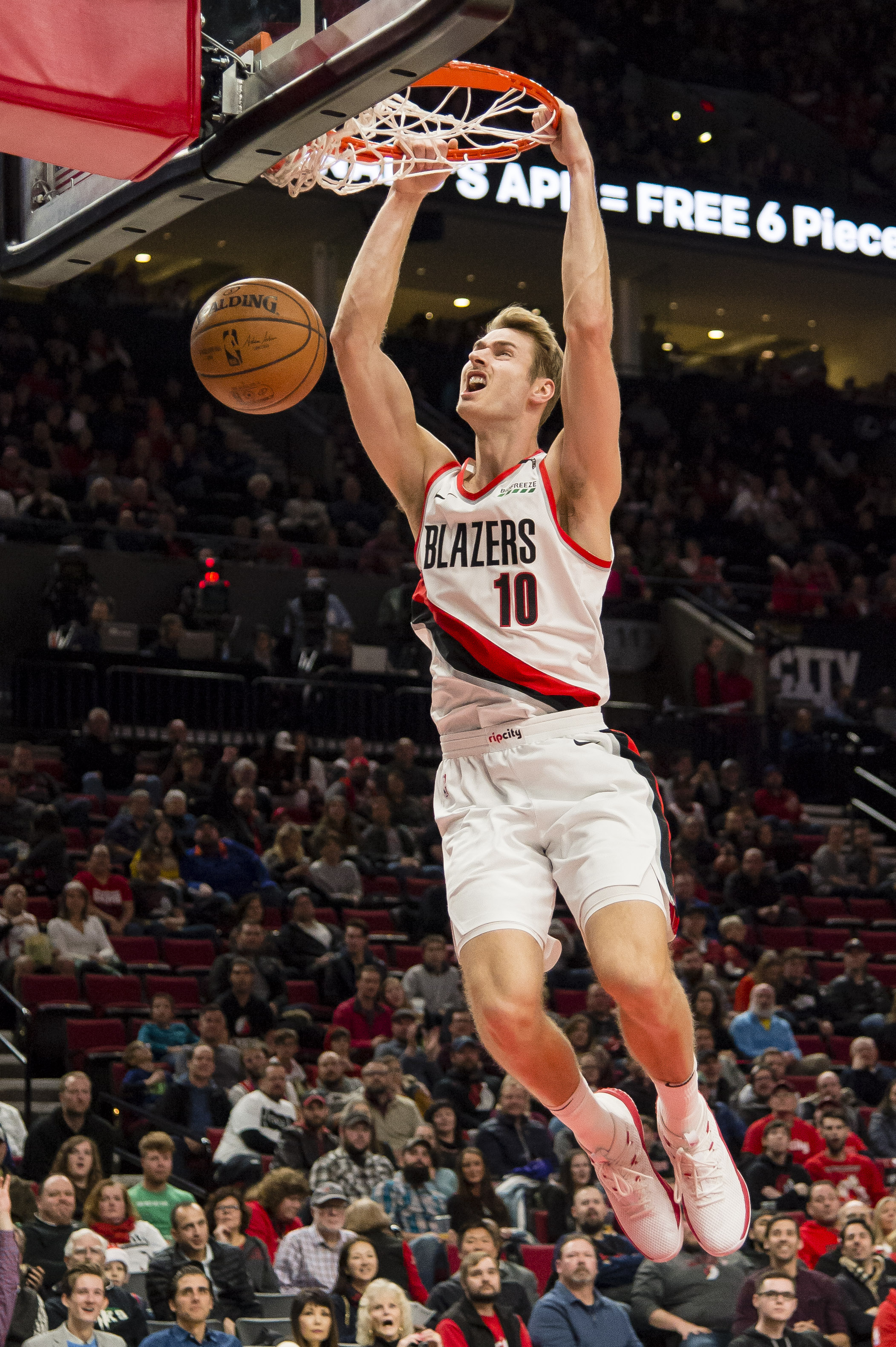 葡萄牙总统为C罗发声：天才都有自己的性格，我们欠他太多（葡萄牙总统力挺C罗：天才各有个性，我们欠他良多）