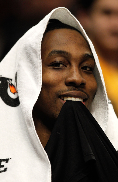 西媒：巴萨向欧足联提交报告，控诉法兰克福球迷破坏球场设施（西媒：巴萨已向欧足联递交申诉，指责法兰克福球迷损坏球场设施）