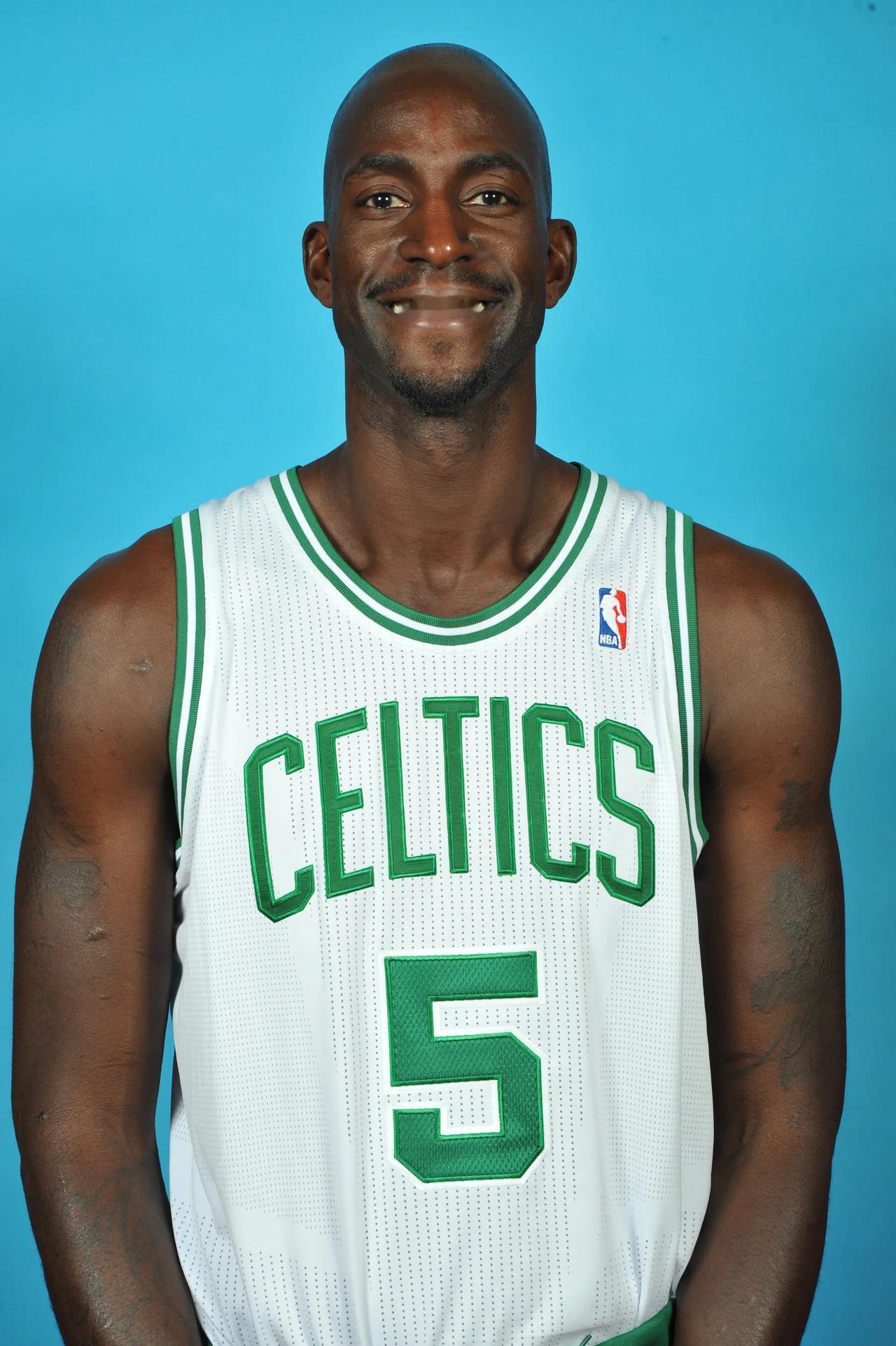 前广州队球员张志雄 白余涛加盟重庆铜梁龙（两名前广州队球员张志雄、白余涛转投重庆铜梁龙）